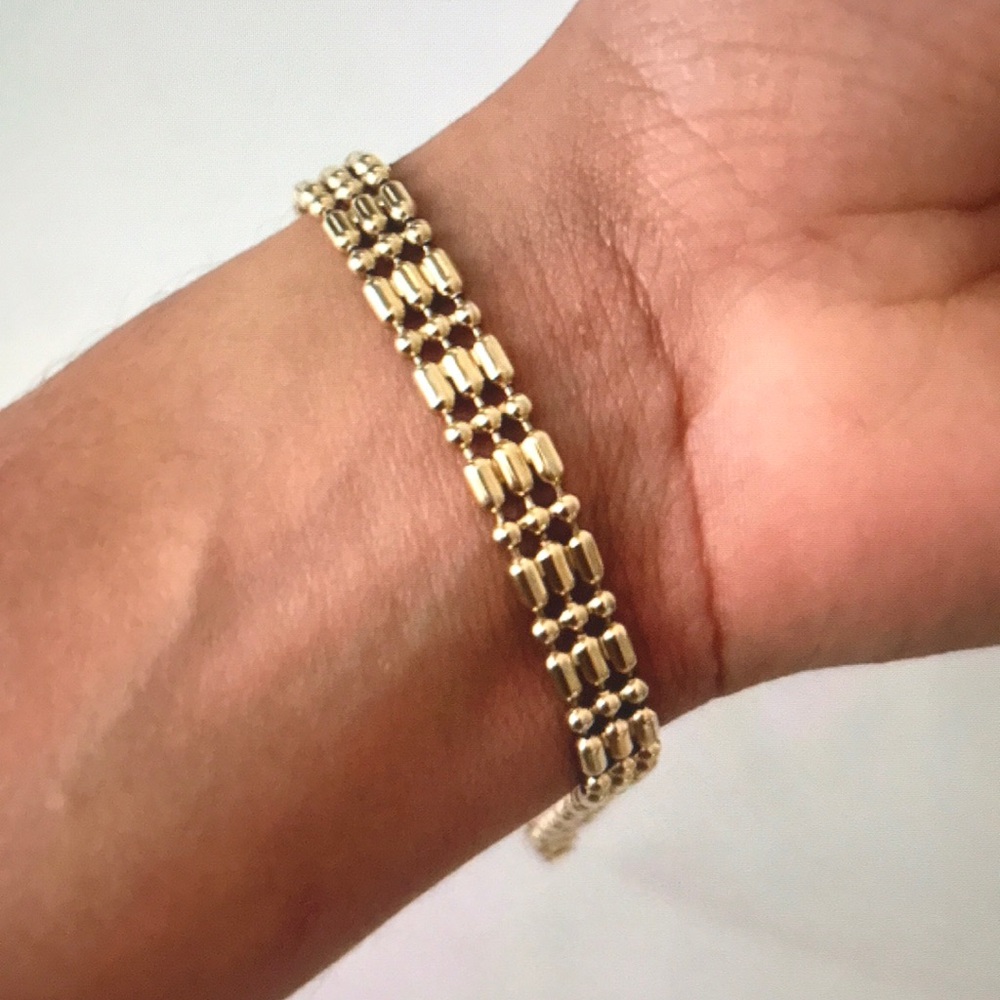 Elegant Gold Bracelet